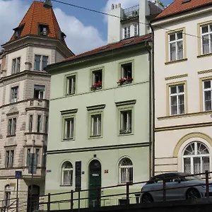 zderaz.praguehotelsweb.com/